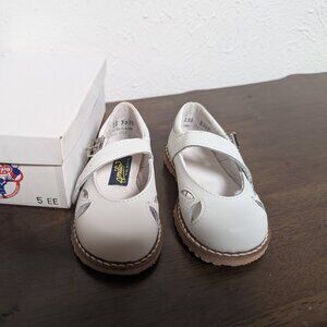 Amilio White Mary Janes, toddler US 6